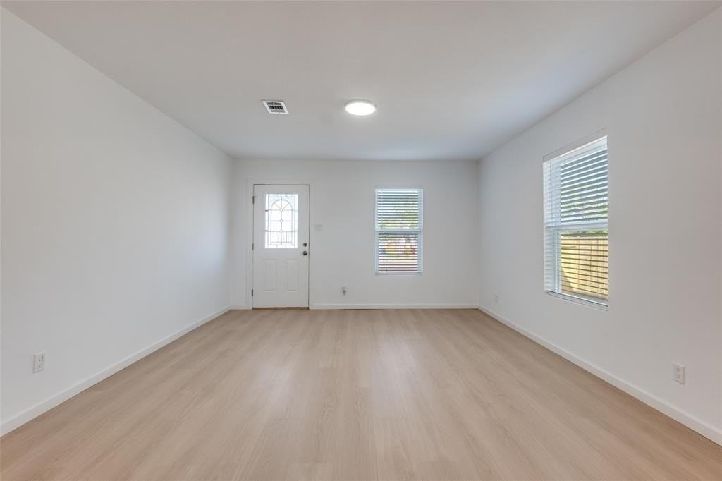 2410 S Marsalis Ave - Photo 5 of 25