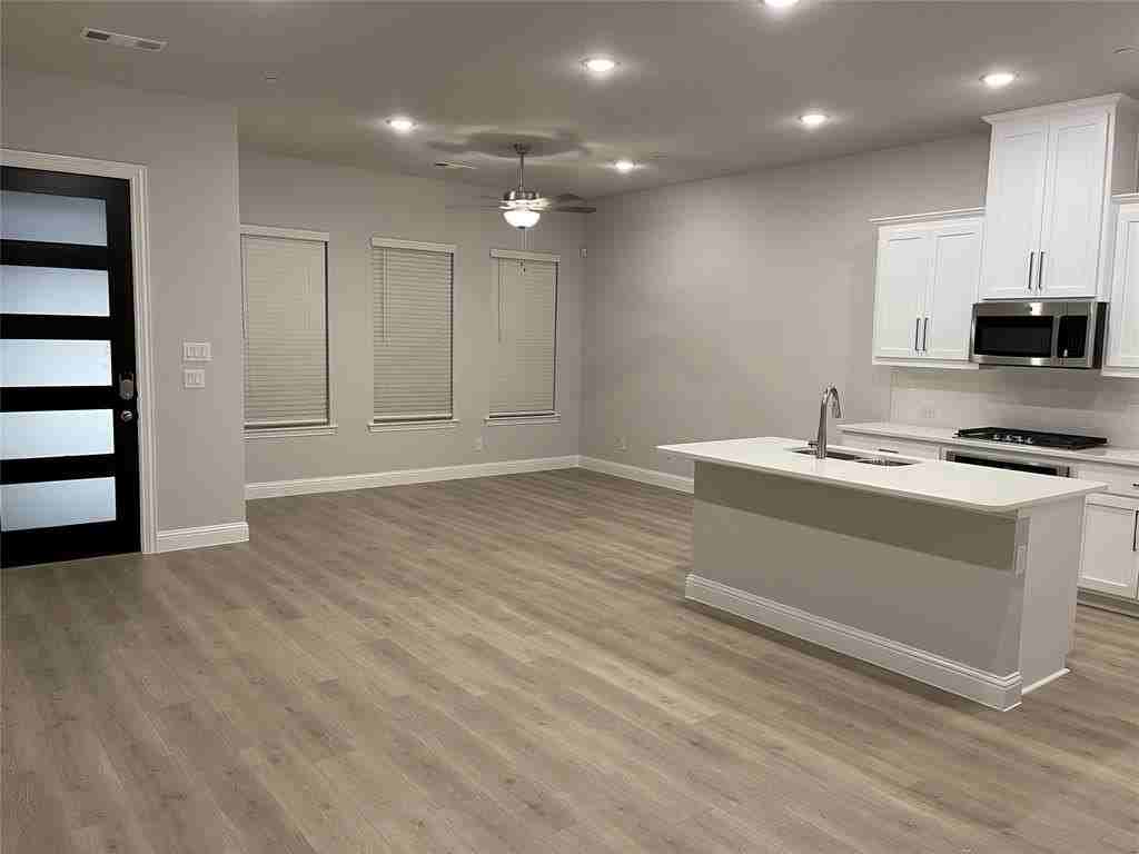 4701 Piedras Lanzar Dr - Photo 3 of 14