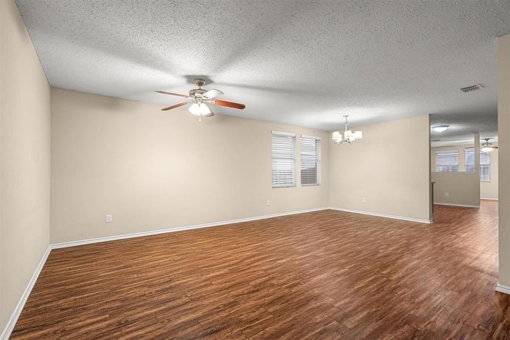 3516 Clydesdale Dr - Photo 4 of 37