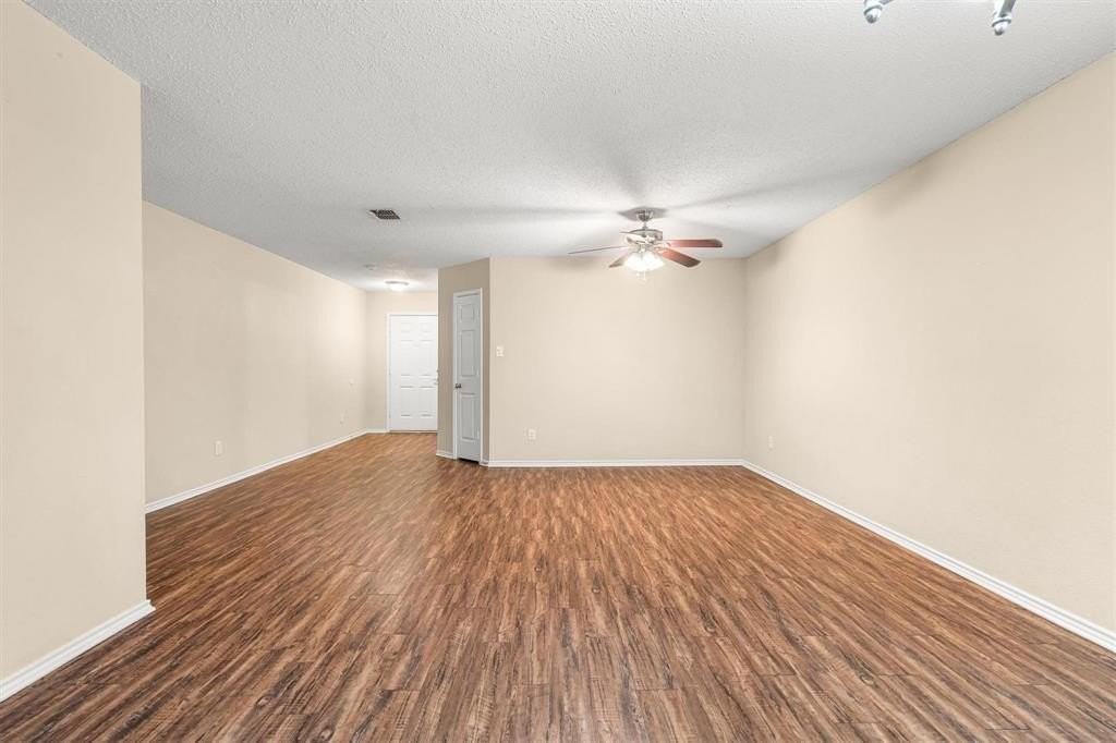 3516 Clydesdale Dr - Photo 5 of 37