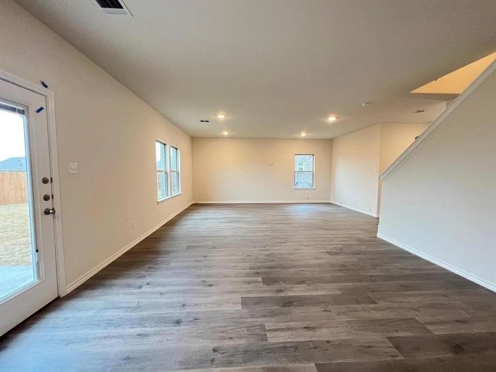 329 Sage St - Photo 5 of 25