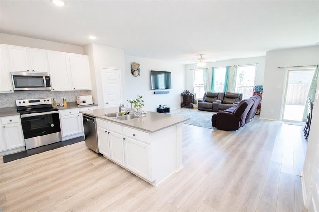 7800 Gangway Dr - Photo 3 of 26