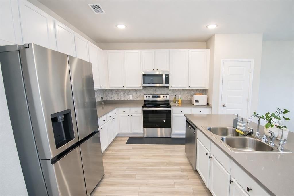 7800 Gangway Dr - Photo 4 of 26