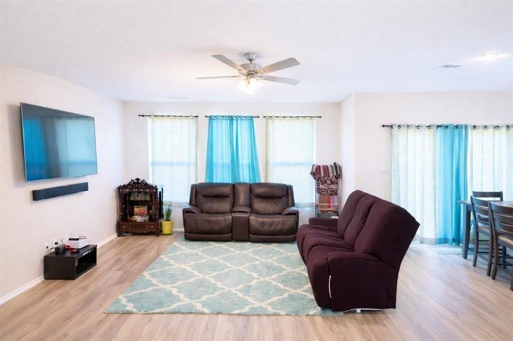 7800 Gangway Dr - Photo 7 of 26