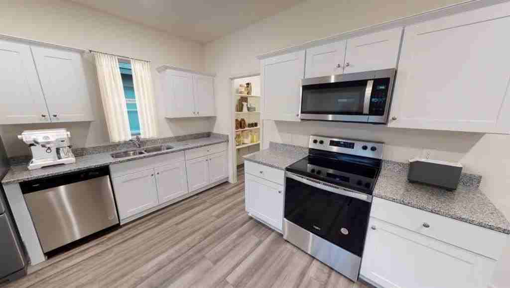 1304 Kennedy Rd - Photo 2 of 18