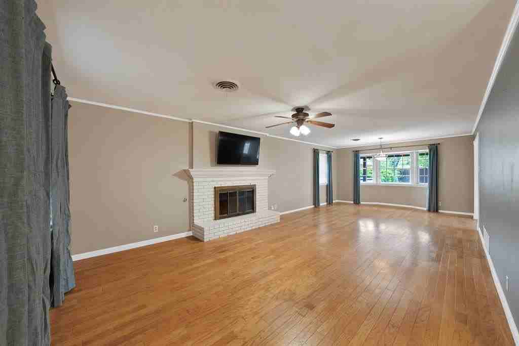 526 Waggoner Dr - Photo 2 of 32