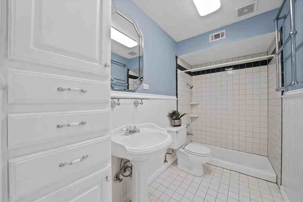 526 Waggoner Dr - Photo 4 of 32