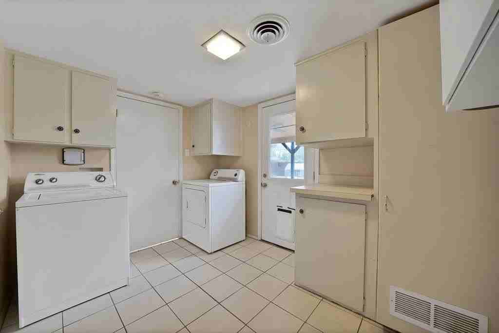 526 Waggoner Dr - Photo 5 of 32