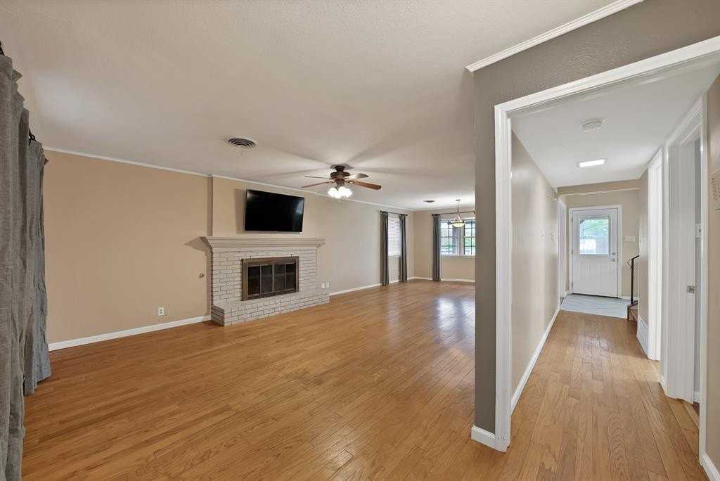 526 Waggoner Dr - Photo 7 of 32