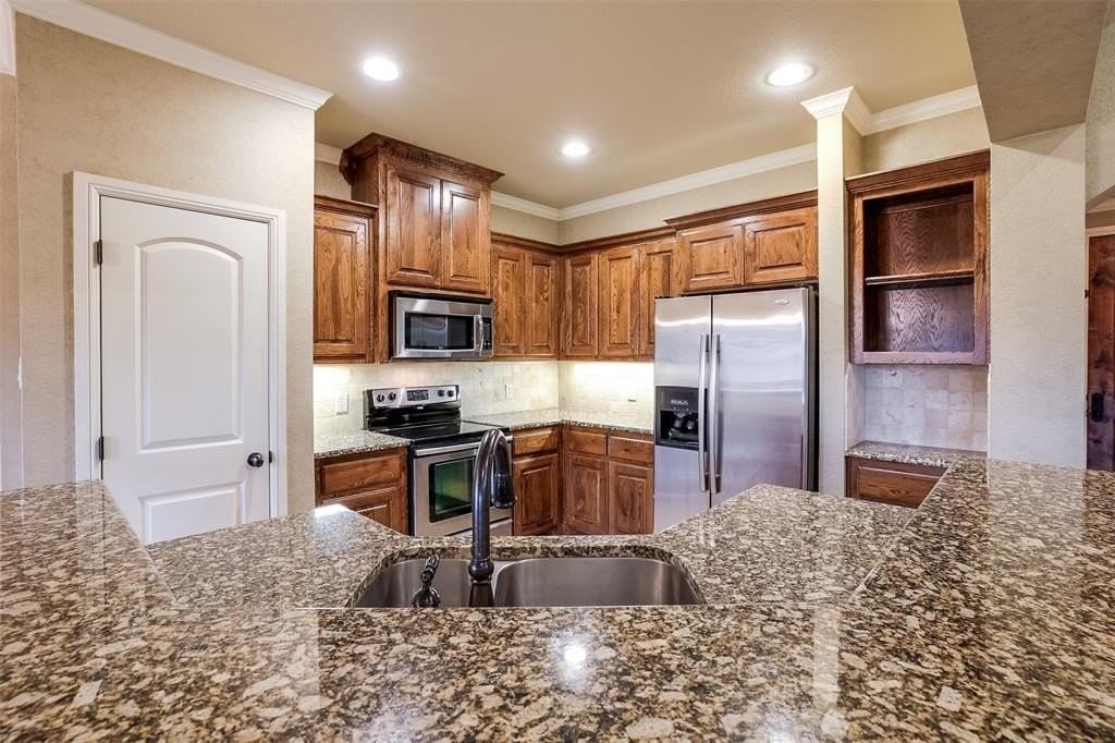 308 Westgate Dr - Photo 7 of 17