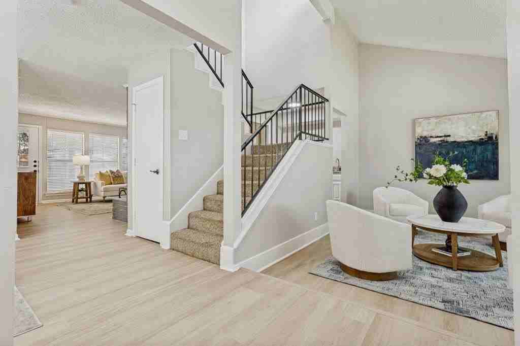 2321 North Ct - Photo 4 of 21