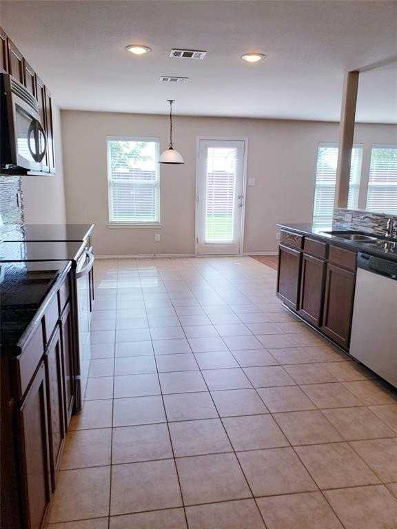 703 Beau Dr - Photo 4 of 21