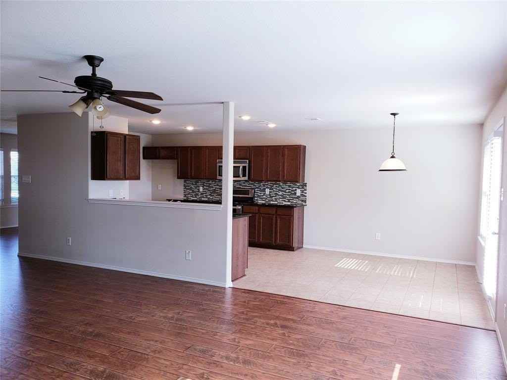 703 Beau Dr - Photo 5 of 21