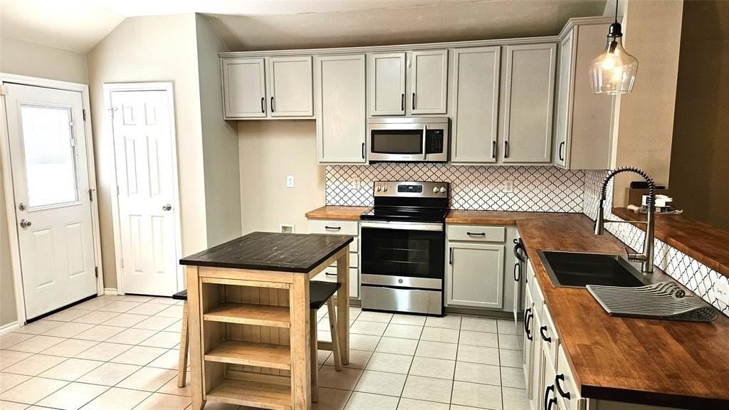 4620 Wolf Ridge Way - Photo 5 of 18