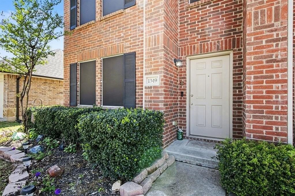 1349 Hillside Dr - Photo 5 of 29