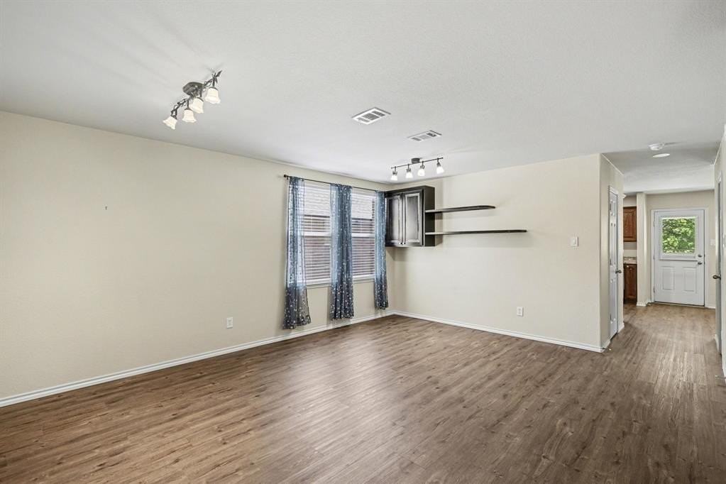 1349 Hillside Dr - Photo 6 of 29