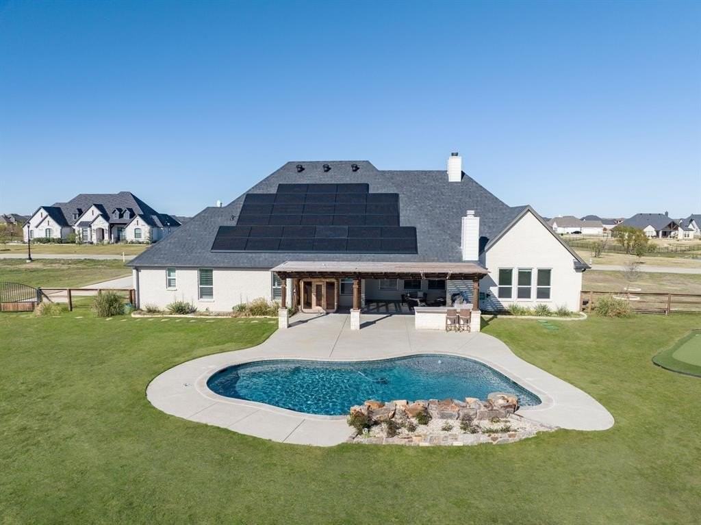 3018 Stardust Ln - Photo 2 of 40