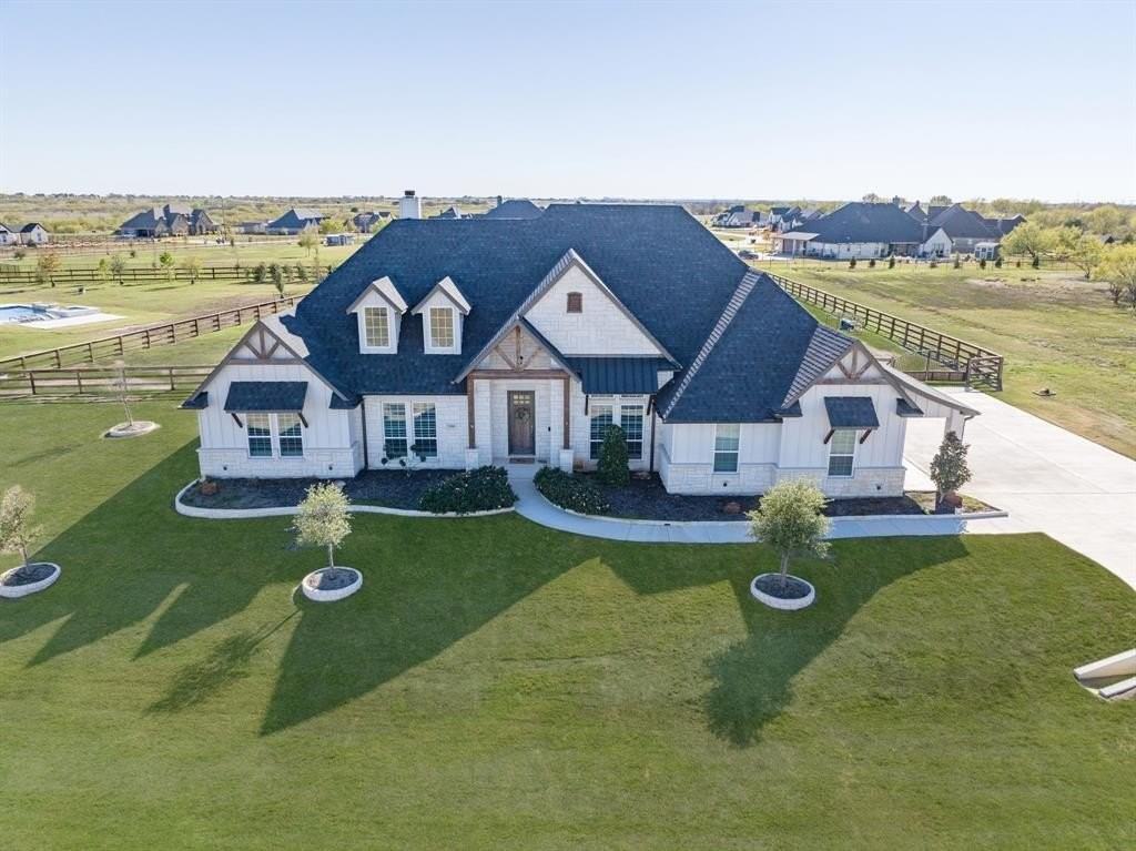 3018 Stardust Ln - Photo 3 of 40