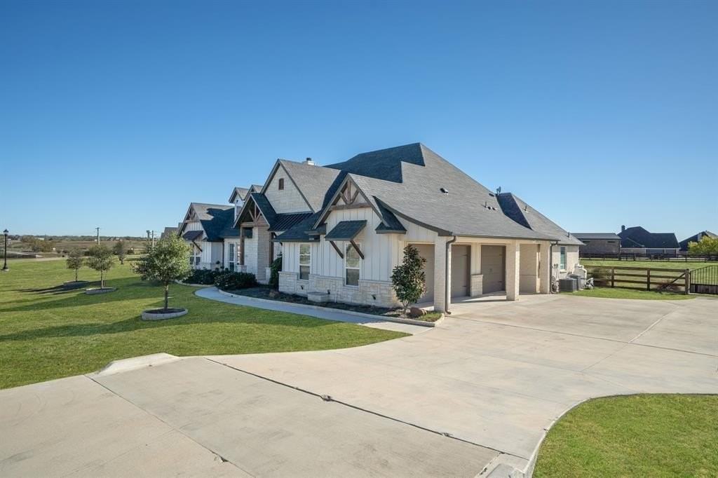 3018 Stardust Ln - Photo 4 of 40