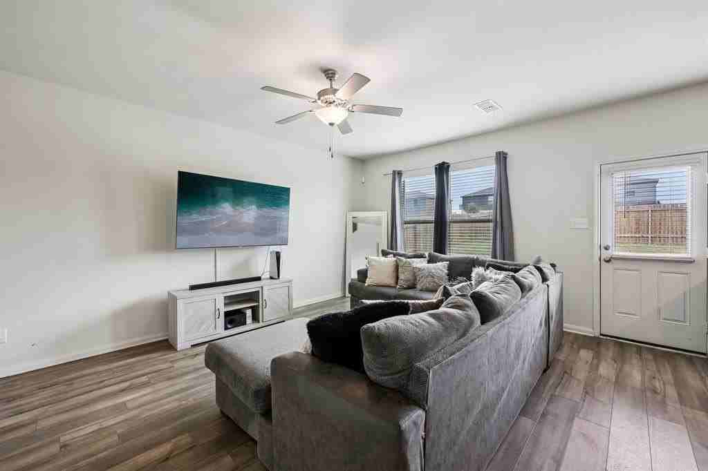 1927 Churchill Downs Dr - Photo 7 of 35