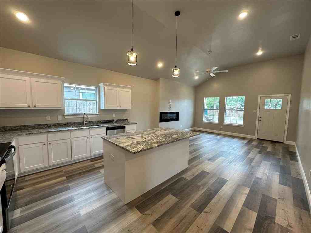 1412 Morse St - Photo 4 of 19