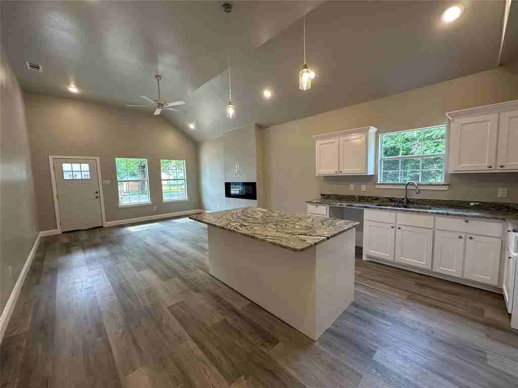 1412 Morse St - Photo 6 of 19