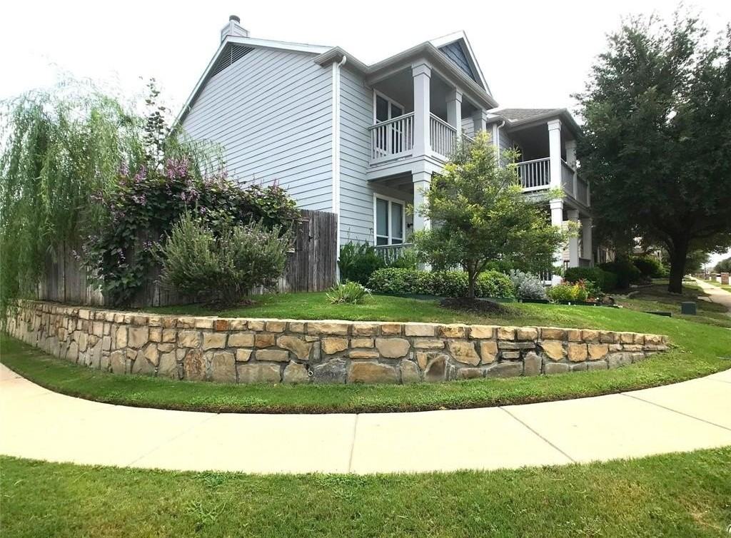 10736 Traymore Dr - Photo 2 of 33