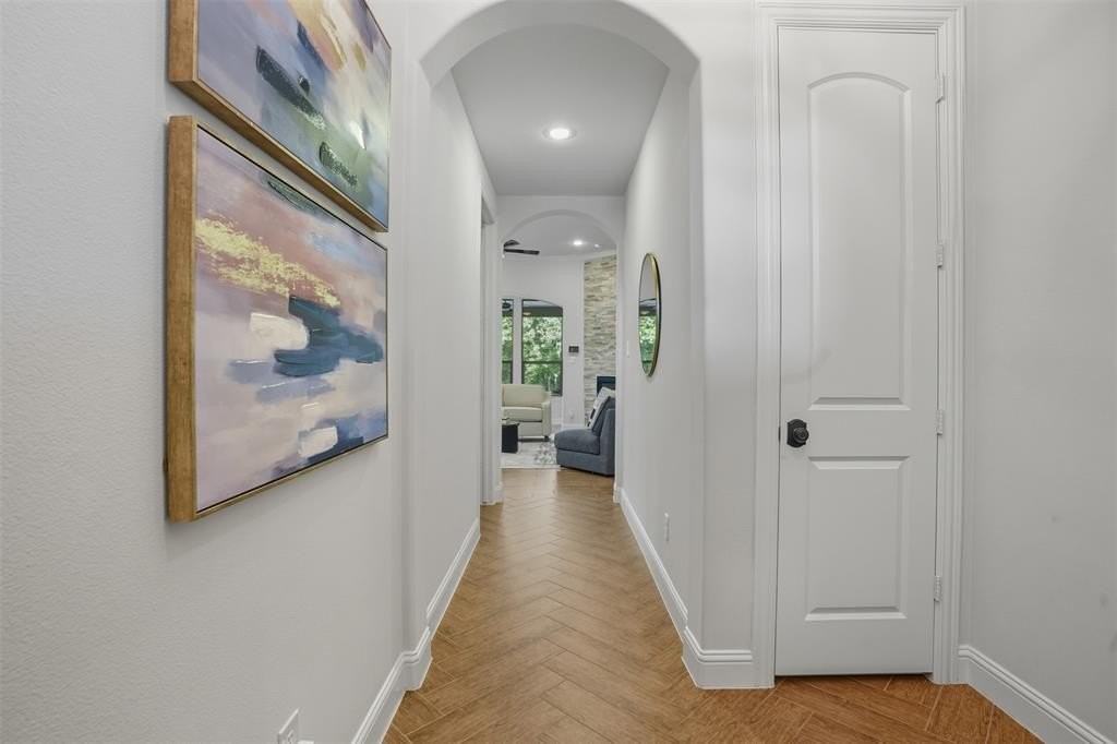 533 Longshore Dr - Photo 6 of 37