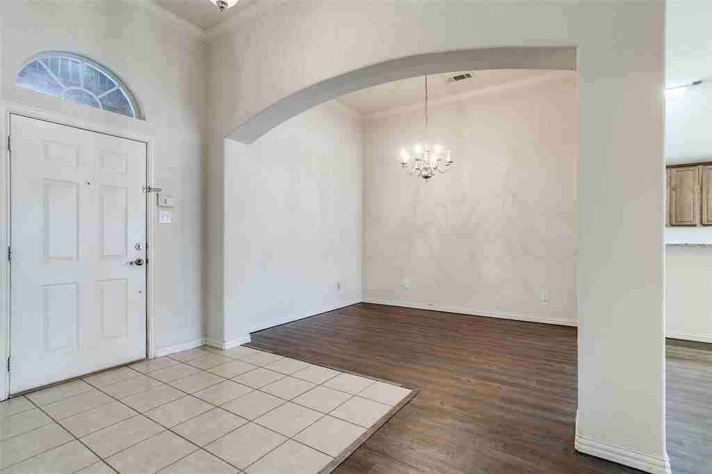 2705 Emerald Ln - Photo 3 of 25