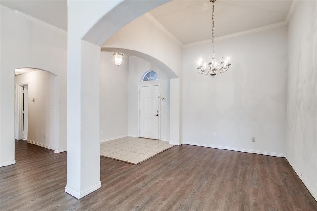 2705 Emerald Ln - Photo 4 of 25