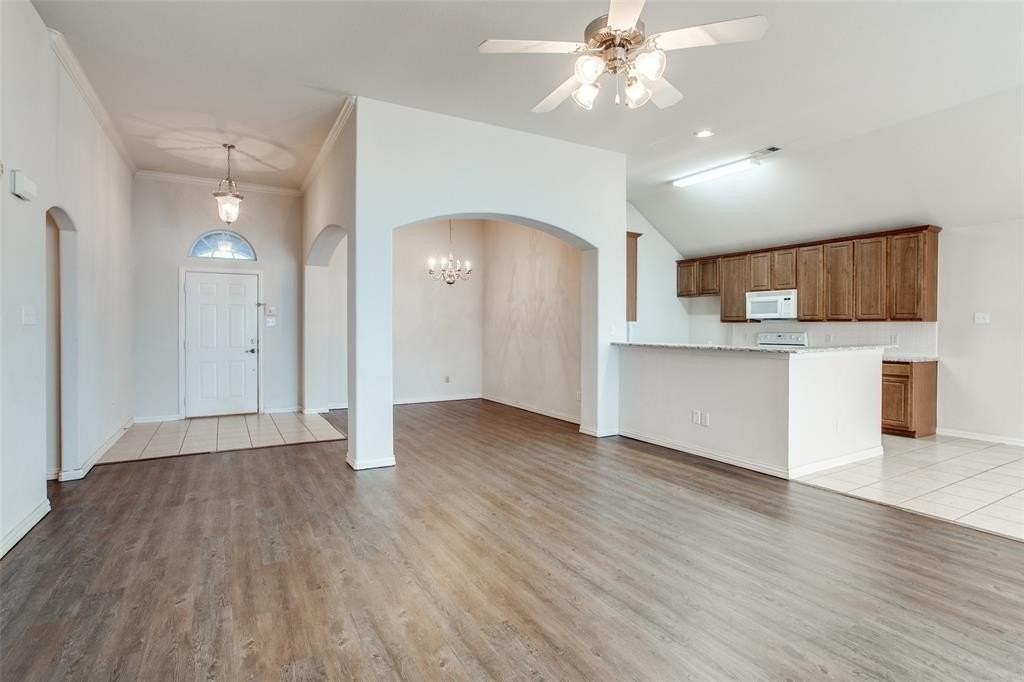 2705 Emerald Ln - Photo 5 of 25