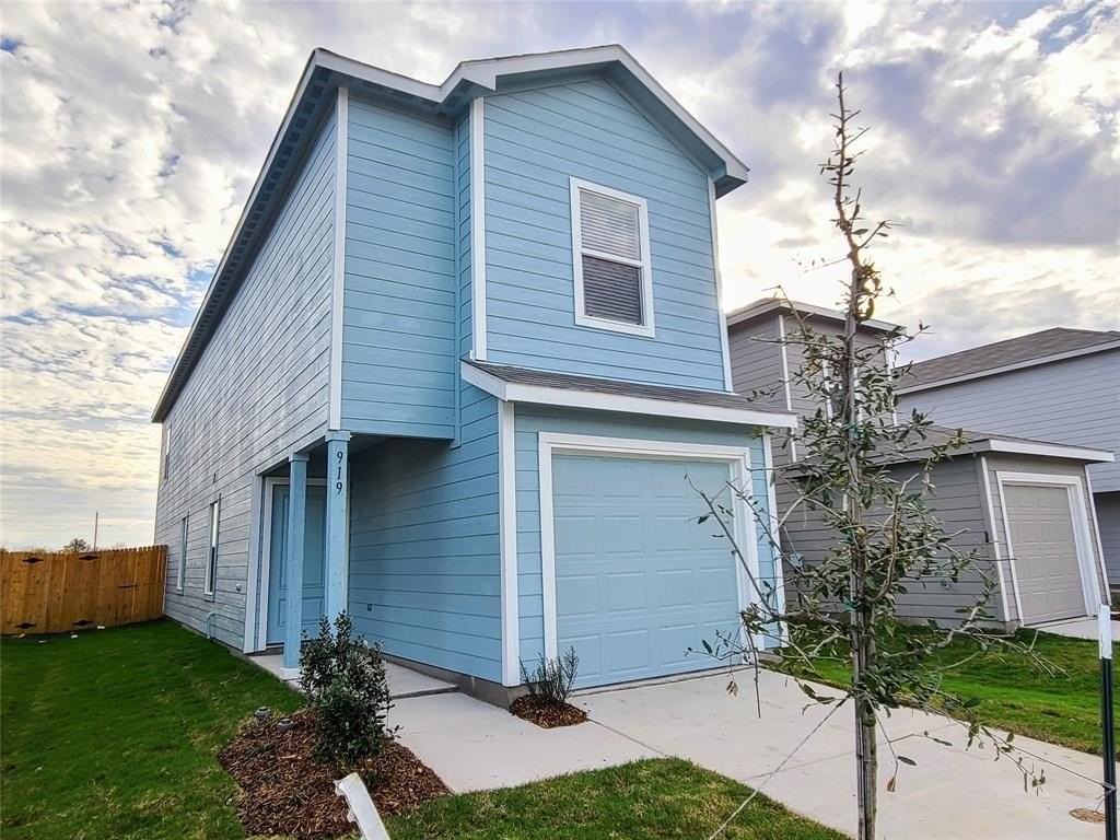 919 Blue Heron Dr - Photo 2 of 26