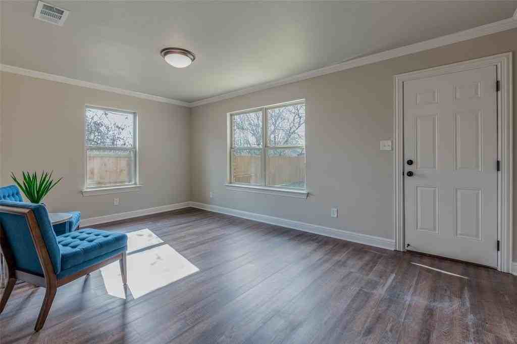 2208 N Hickory St #2208 - Photo 2 of 12