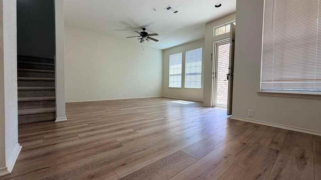 2205 Stoneleigh Pl - Photo 7 of 27