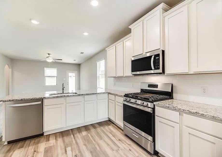 629 Harbor Oaks Dr - Photo 2 of 16