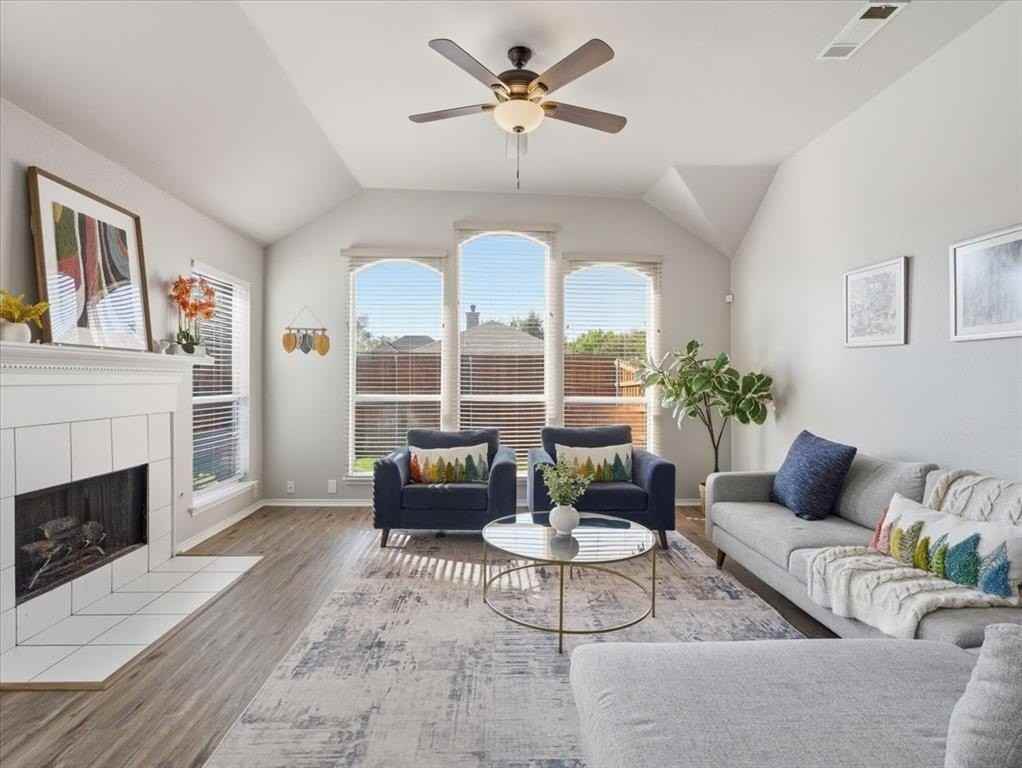 1316 Pelham Ln - Photo 6 of 25