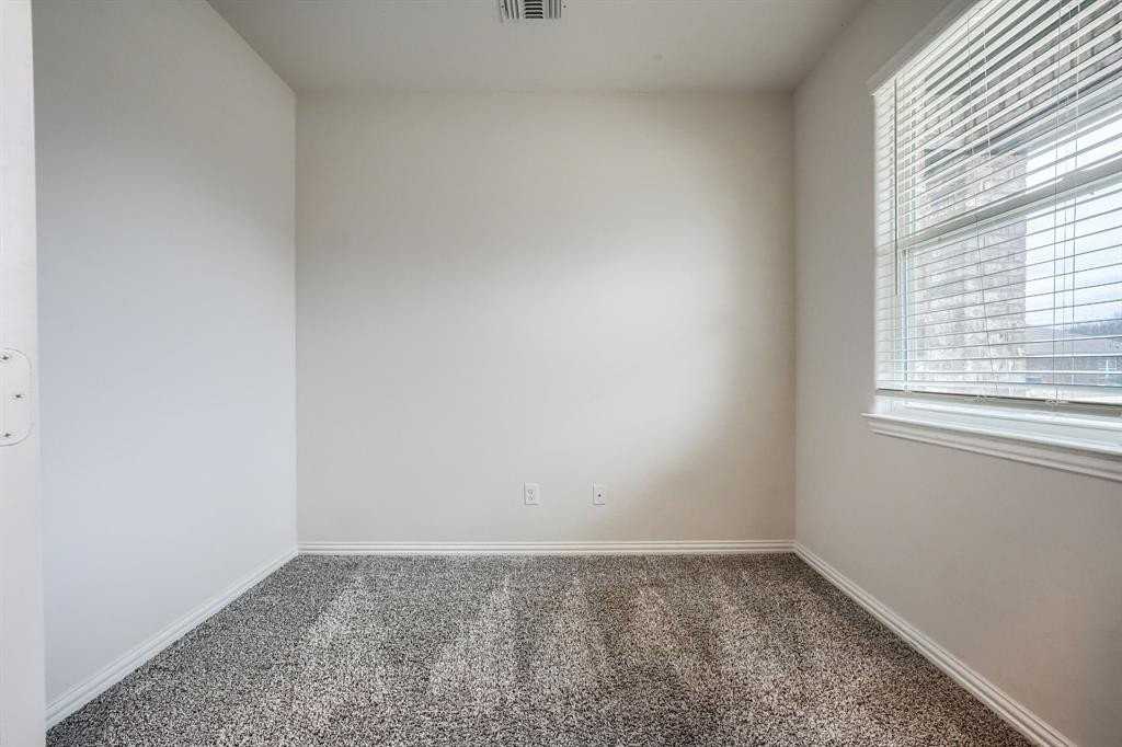 237 Teakwood Dr - Photo 4 of 30