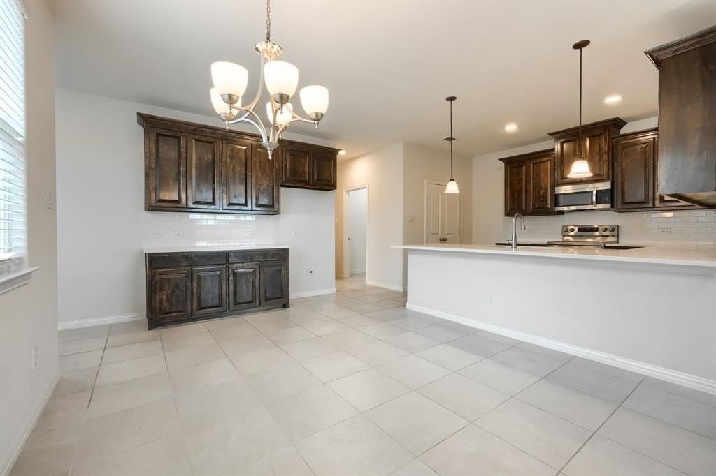 237 Teakwood Dr - Photo 6 of 30