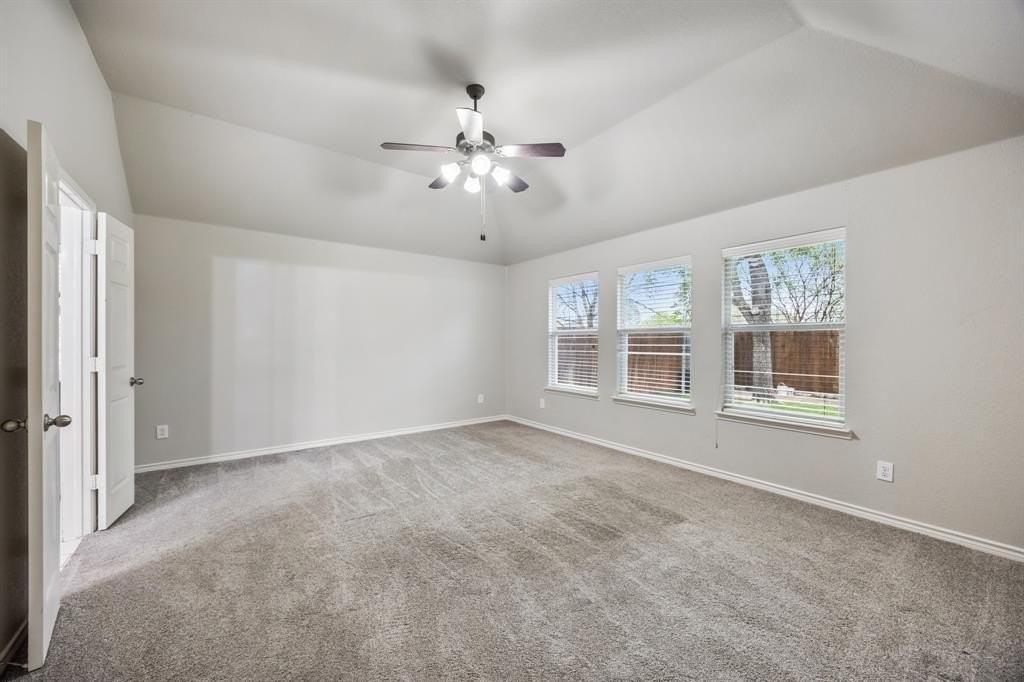 8100 Twin Oaks Dr - Photo 2 of 22