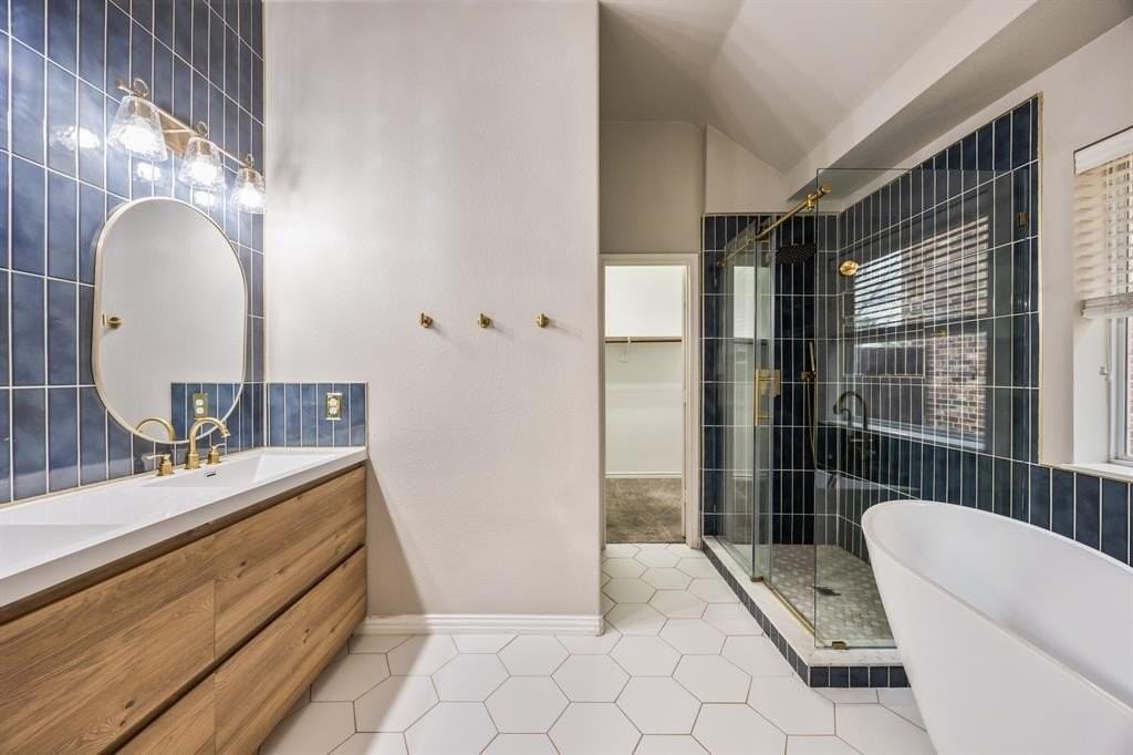 8100 Twin Oaks Dr - Photo 3 of 22