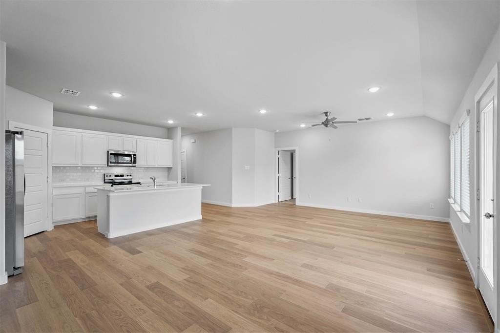 350 Arcane St - Photo 3 of 21