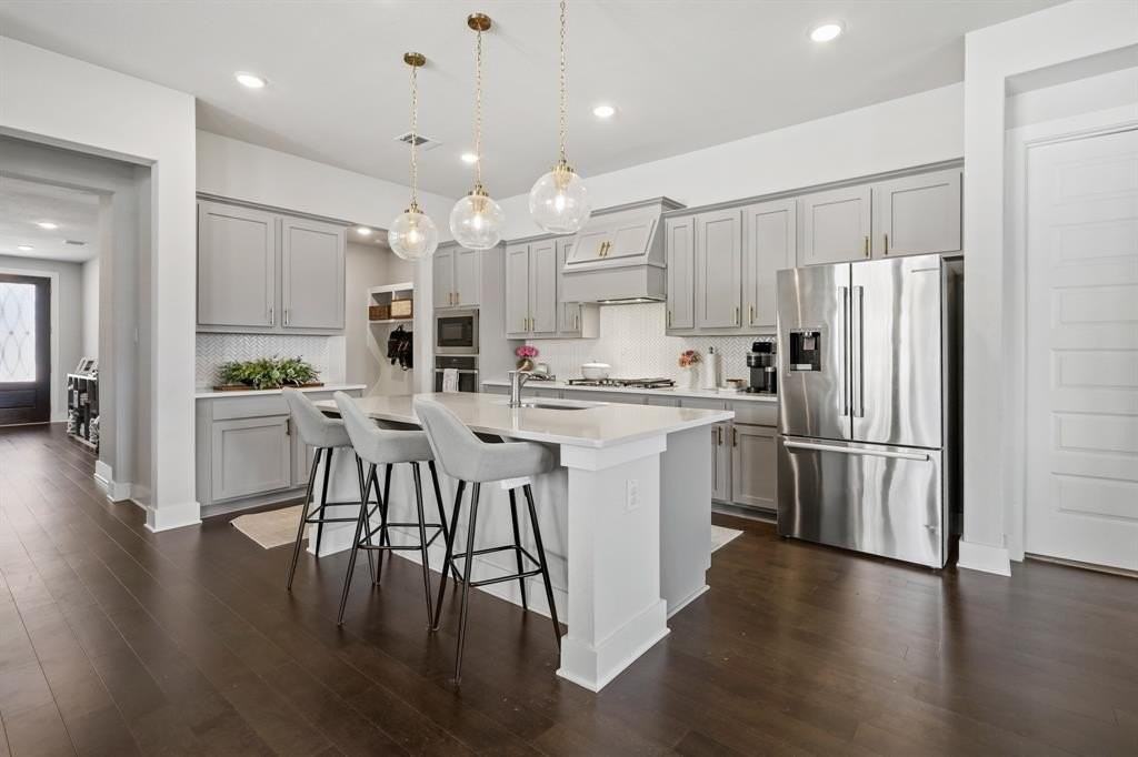 638 Taylor Dr - Photo 3 of 26