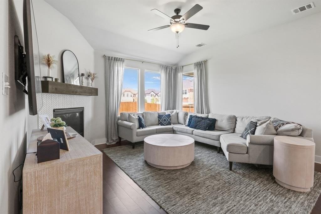 638 Taylor Dr - Photo 5 of 26