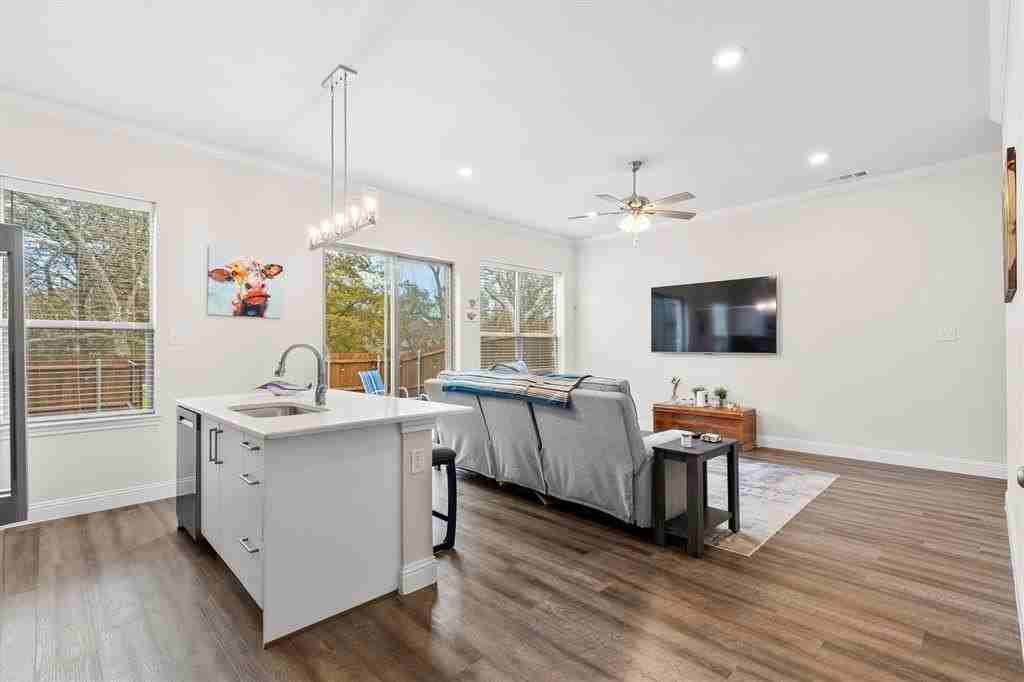 6329 Mason Ct - Photo 5 of 31