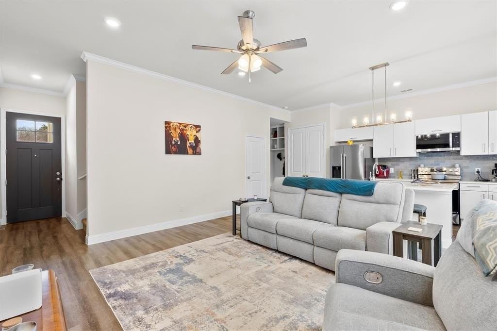 6329 Mason Ct - Photo 6 of 31