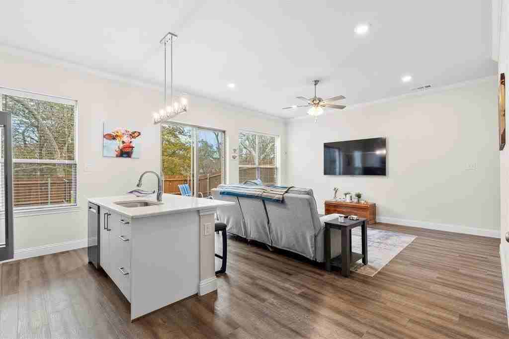 6329 Mason Ct - Photo 7 of 31