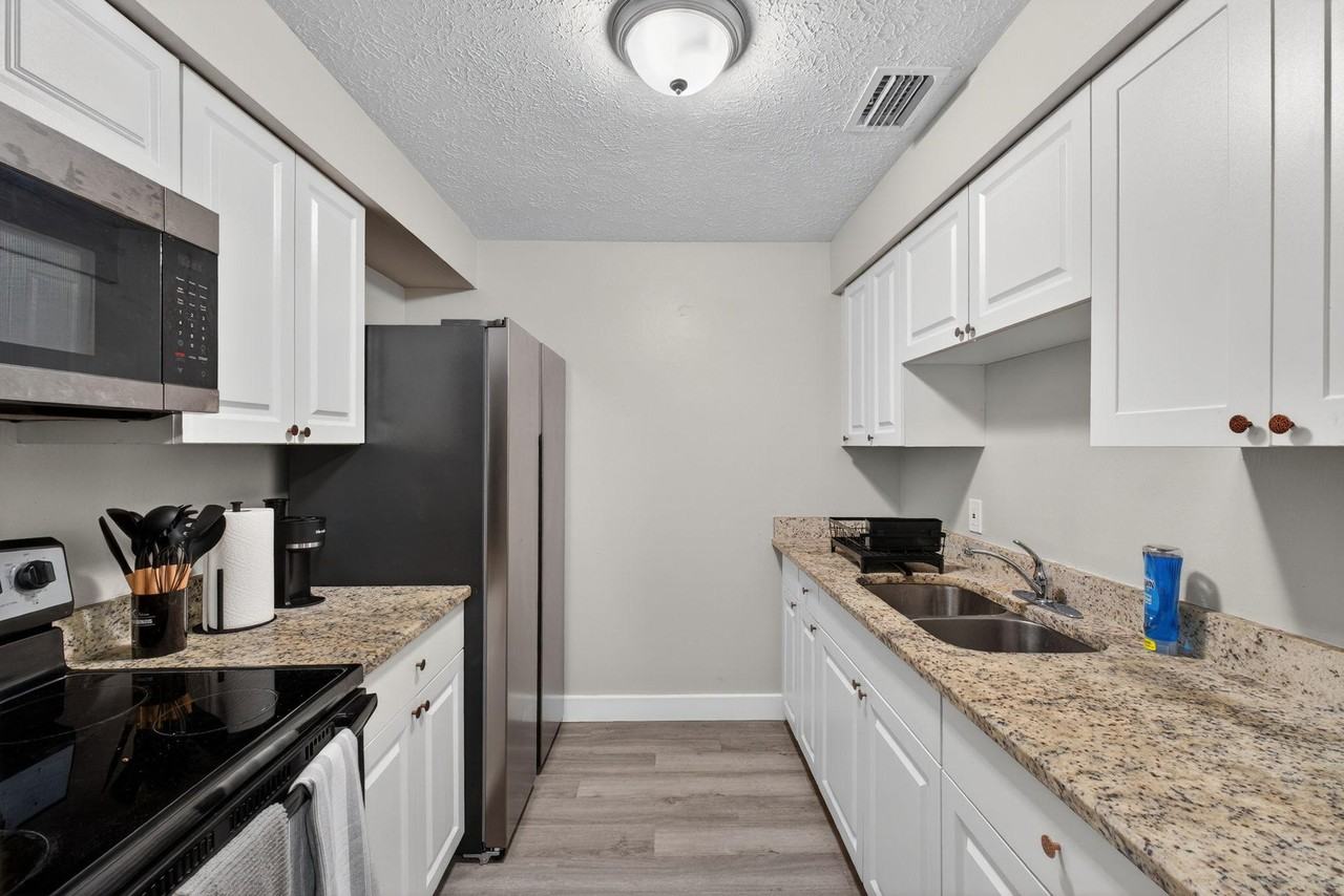 Phillips St - Photo 3 of 23