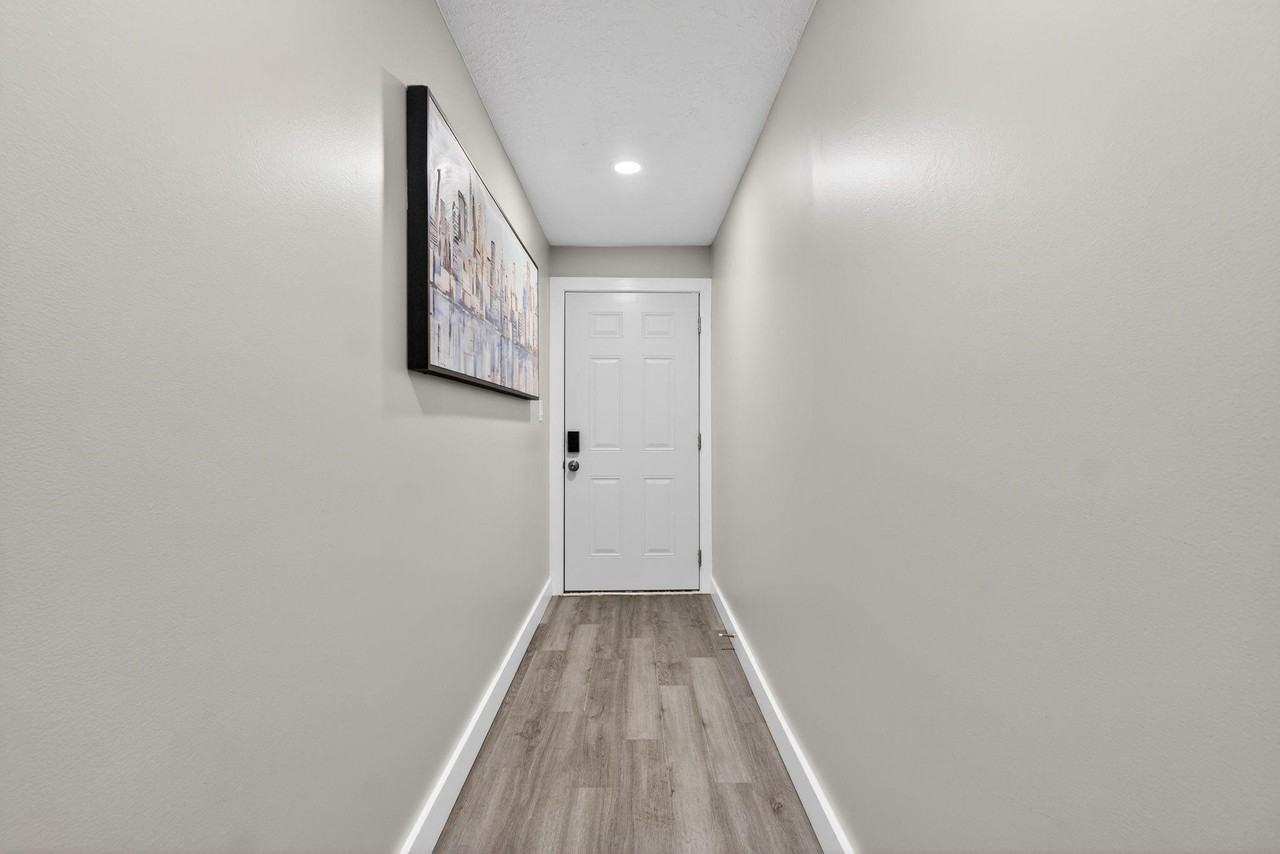 Phillips St - Photo 4 of 23