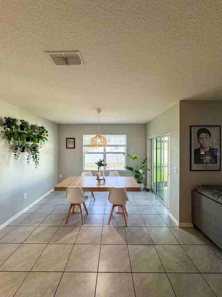 Bellknoll Ln - Photo 2 of 8