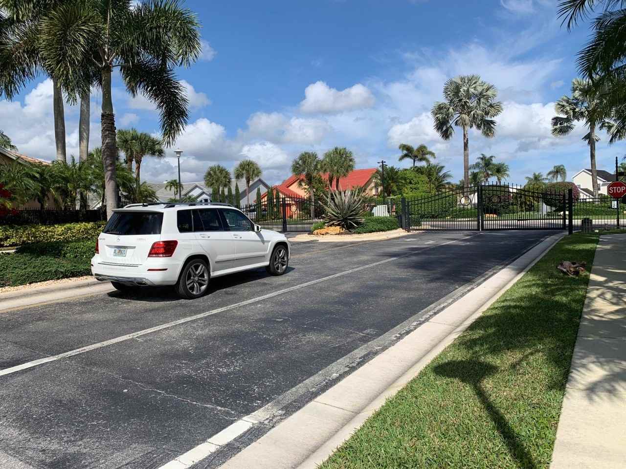 2444 Stonegate Dr - Photo 2 of 11